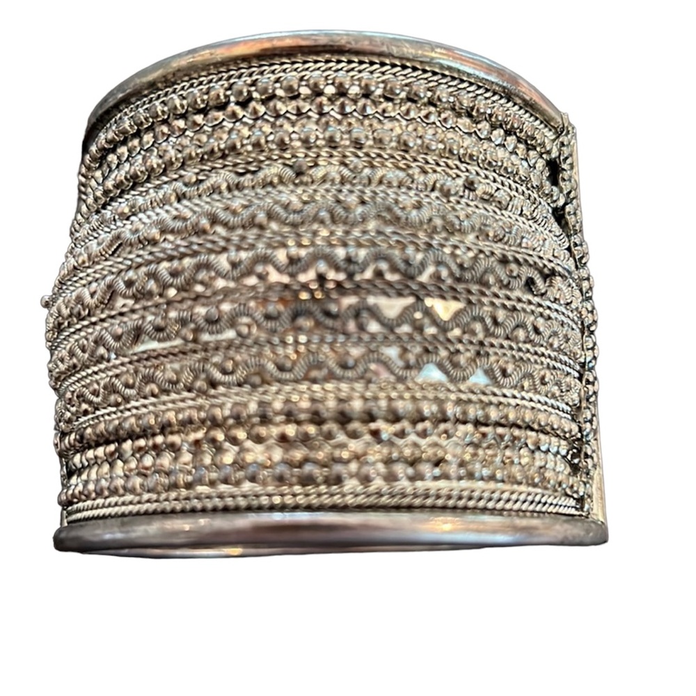 Silver cuff bracelet. Spring mechanism. Lovely boho accent.